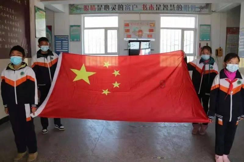 我物理和化学成绩在省里最好，大学志愿我选的犯罪心理学，为什么我高中老师一副恨铁不成钢的样子看着我？游戏画面