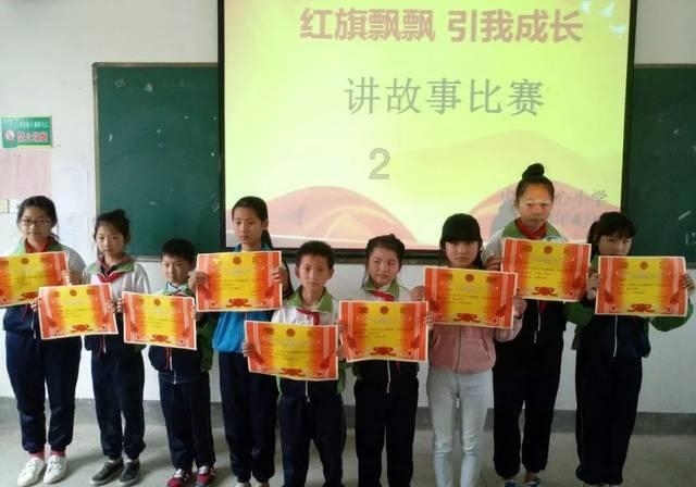 这是什么鸟，吃什么的？飞到家里来，不肯出去，外面下着雨，和飞蛾一样一直撞灯。