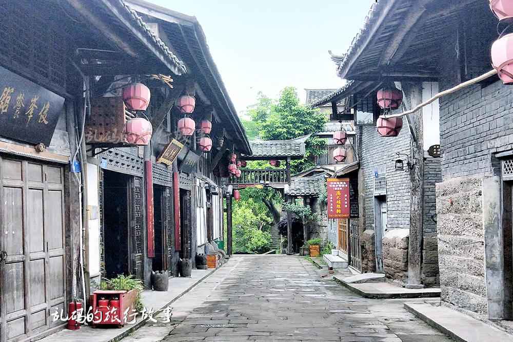 云南哈巴雪山一登山者发生滑坠事故死亡，官方：体力不支滑倒致头部撞击石头死亡