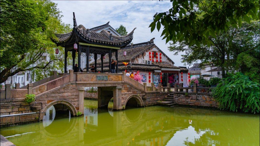 逃离无人的学校