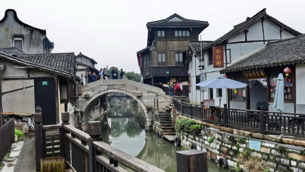 层层恐惧